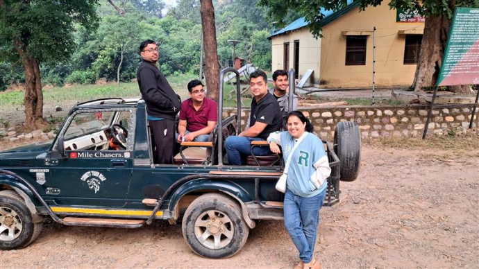 i8CLOUD team on a thrilling jeep safari at Jim Corbett National Park – embracing adventure and team bonding in the heart of nature.