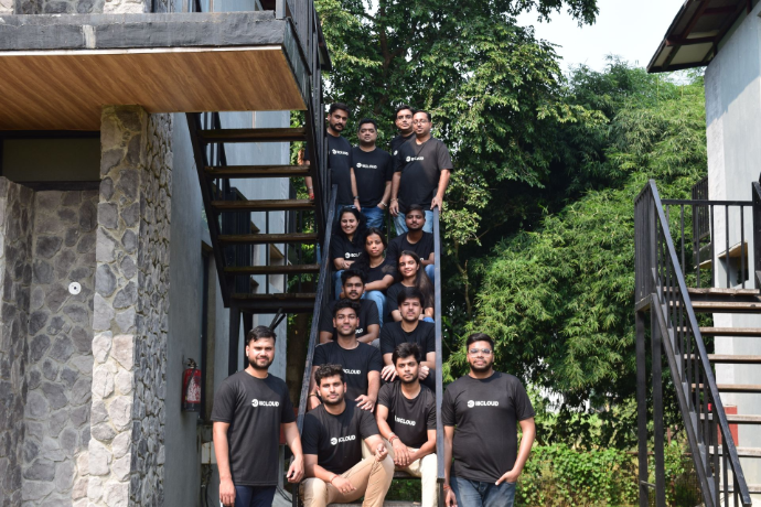 i8CLOUD team photo during the Annual Meet at Jim Corbett – united in company spirit and celebrating achievements in branded apparel.
